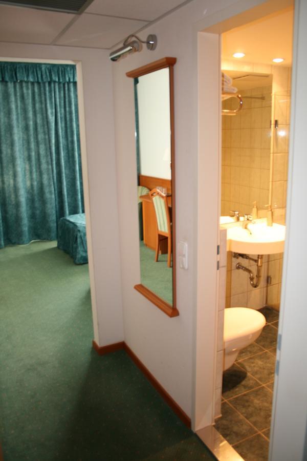 Park Hotel Es Rendezveny Centrum Bábolna エクステリア 写真